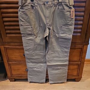Duluth Trading Co Men's Tan Cargo Pants